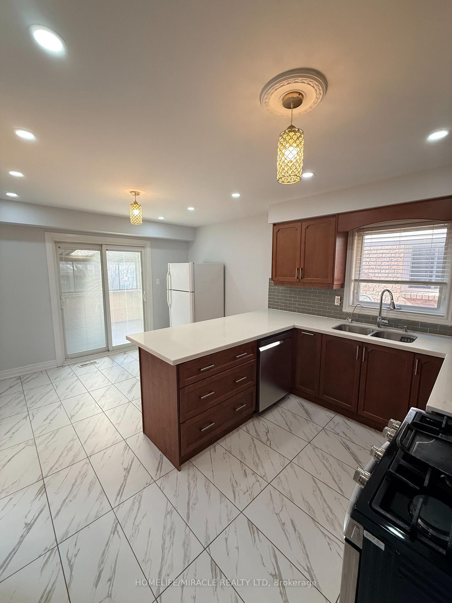 Detached House for sale at 2274 Chapman Court, Pickering, Ontario, L1X 2E8 - Brock Ridge - MLS: E12977232