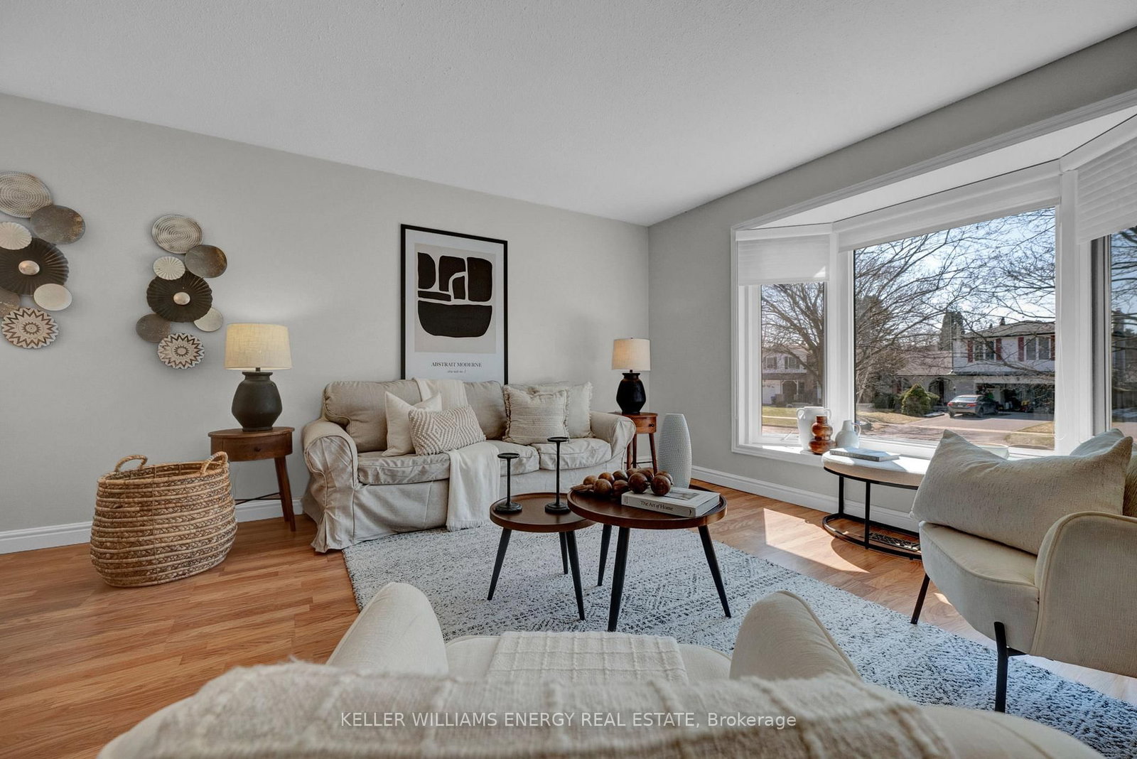 693 Waverly Street N - Photo 8