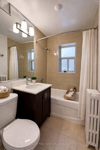 35-2404 Queen Street East, Toronto, Ontario image-0-3