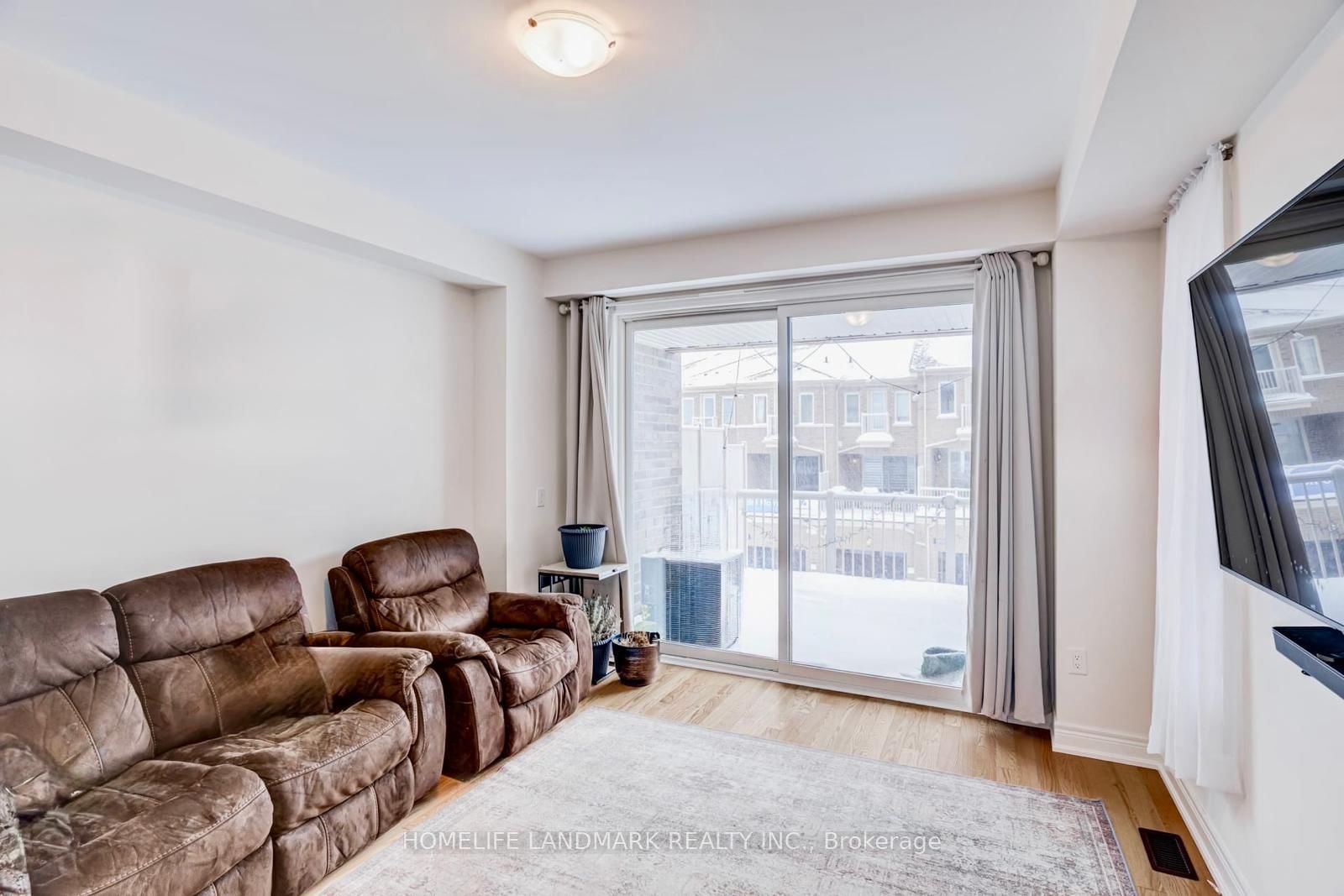 Townhouse for sale at 2844 Whites Road, Pickering, Ontario, L1X 0R6 - Rural Pickering - MLS: E12977852