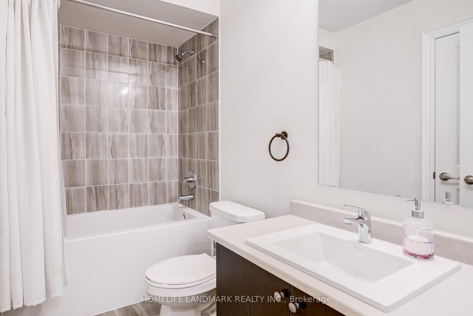 Townhouse for sale at 2844 Whites Road, Pickering, Ontario, L1X 0R6 - Rural Pickering - MLS: E12977852