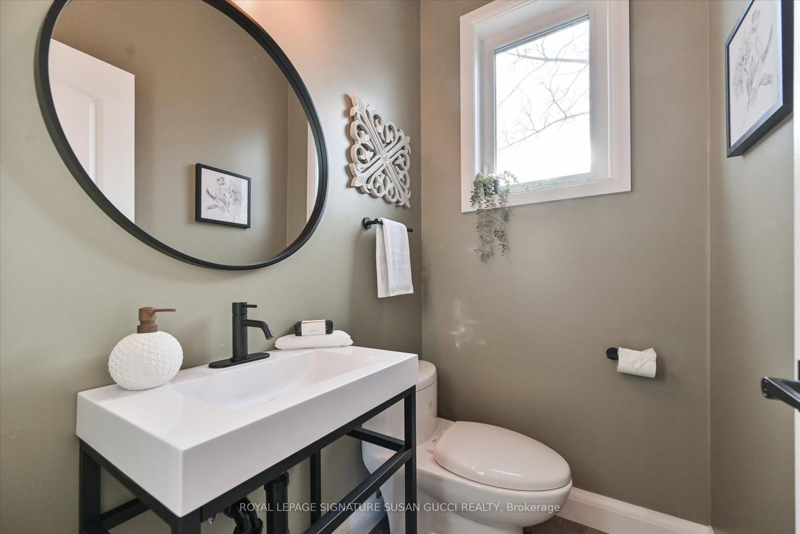 Detached House for sale at 811 Cosburn Avenue, Toronto, Ontario, M4C 2V9 - East York - MLS: E12977922