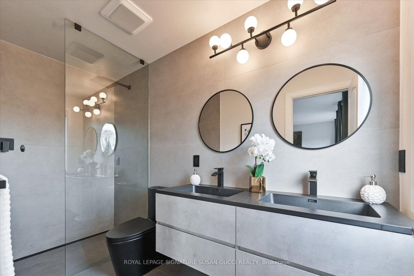 Detached House for sale at 811 Cosburn Avenue, Toronto, Ontario, M4C 2V9 - East York - MLS: E12977922