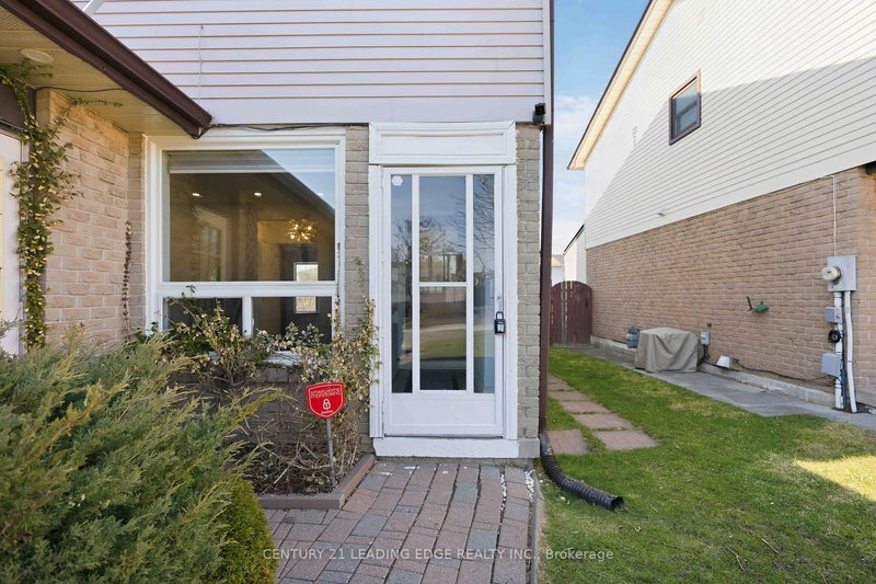 1334 Pinehurst Ave, Oshawa, L1H 8G5 | Image 3