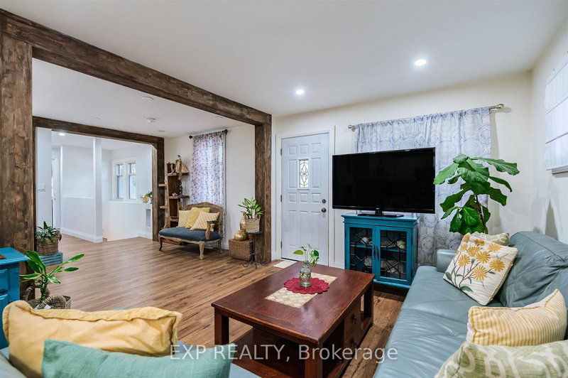 829 Athol St, Whitby, L1N 4A1 | Image 3