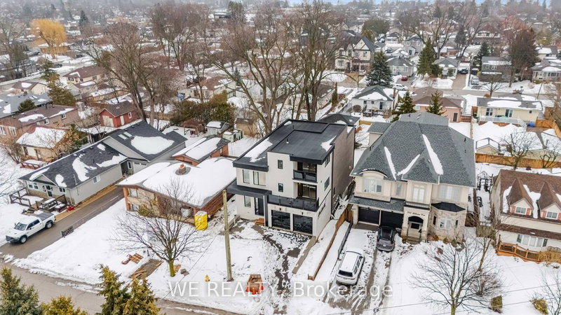 711 Hillview Cres, Pickering, L1W 2R6 | Image 3