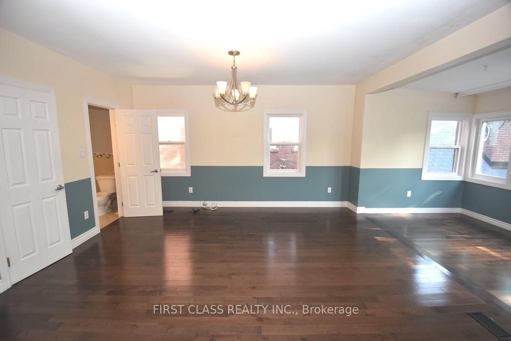 102 Greenwood Avenue • Toronto, ON photo 41