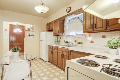 89 Ranstone Gardens, Toronto, Ontario image-0-3