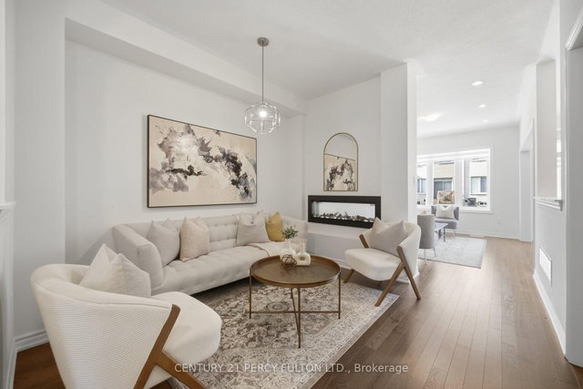 32 Mountainside Crescent