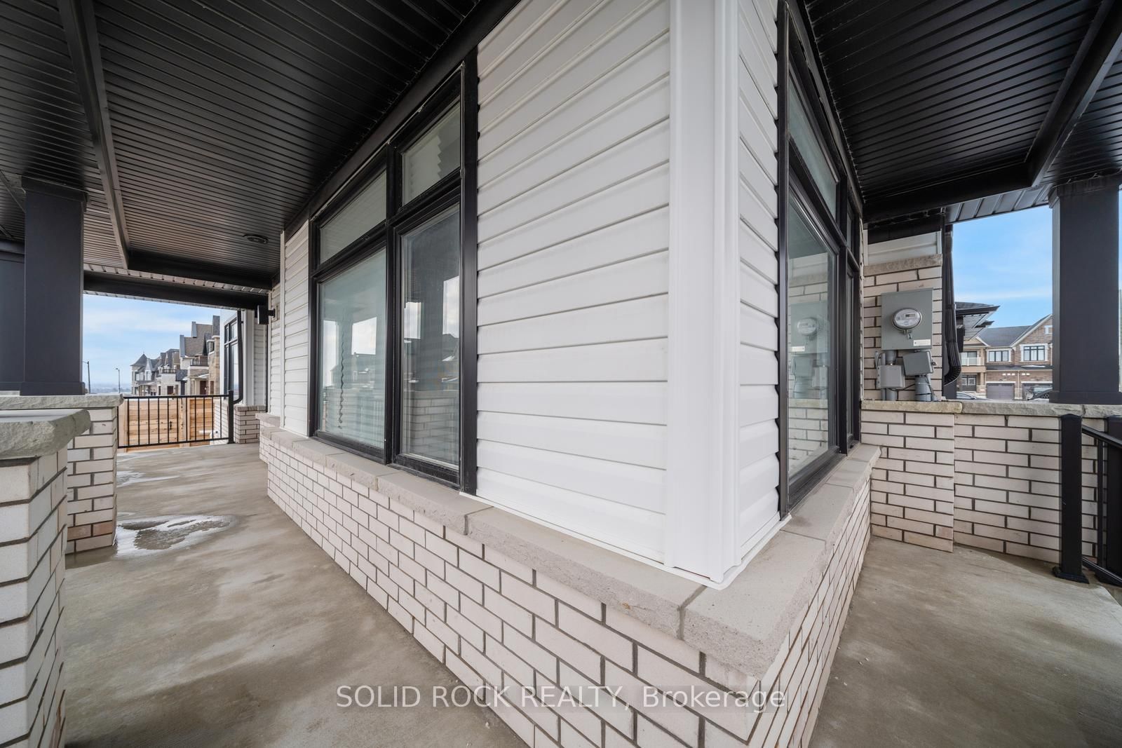 1076 Thompson Drive - Photo 4