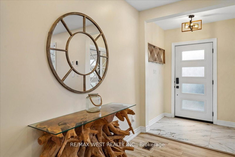 201 Rhodes Ave, Toronto, M4L 3A2 | Image 3