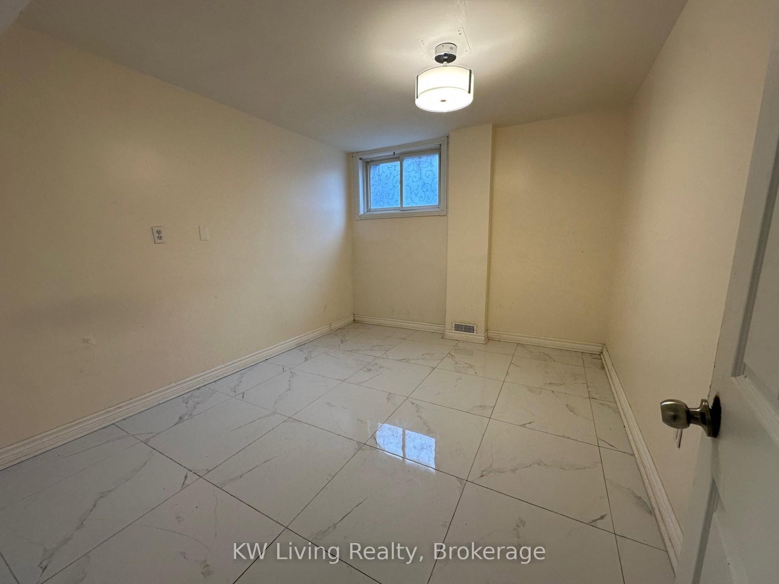 Detached House for sale at 782 Liverpool Road, Pickering, Ontario, L1W 1S1 - Bay Ridges - MLS: E12980172