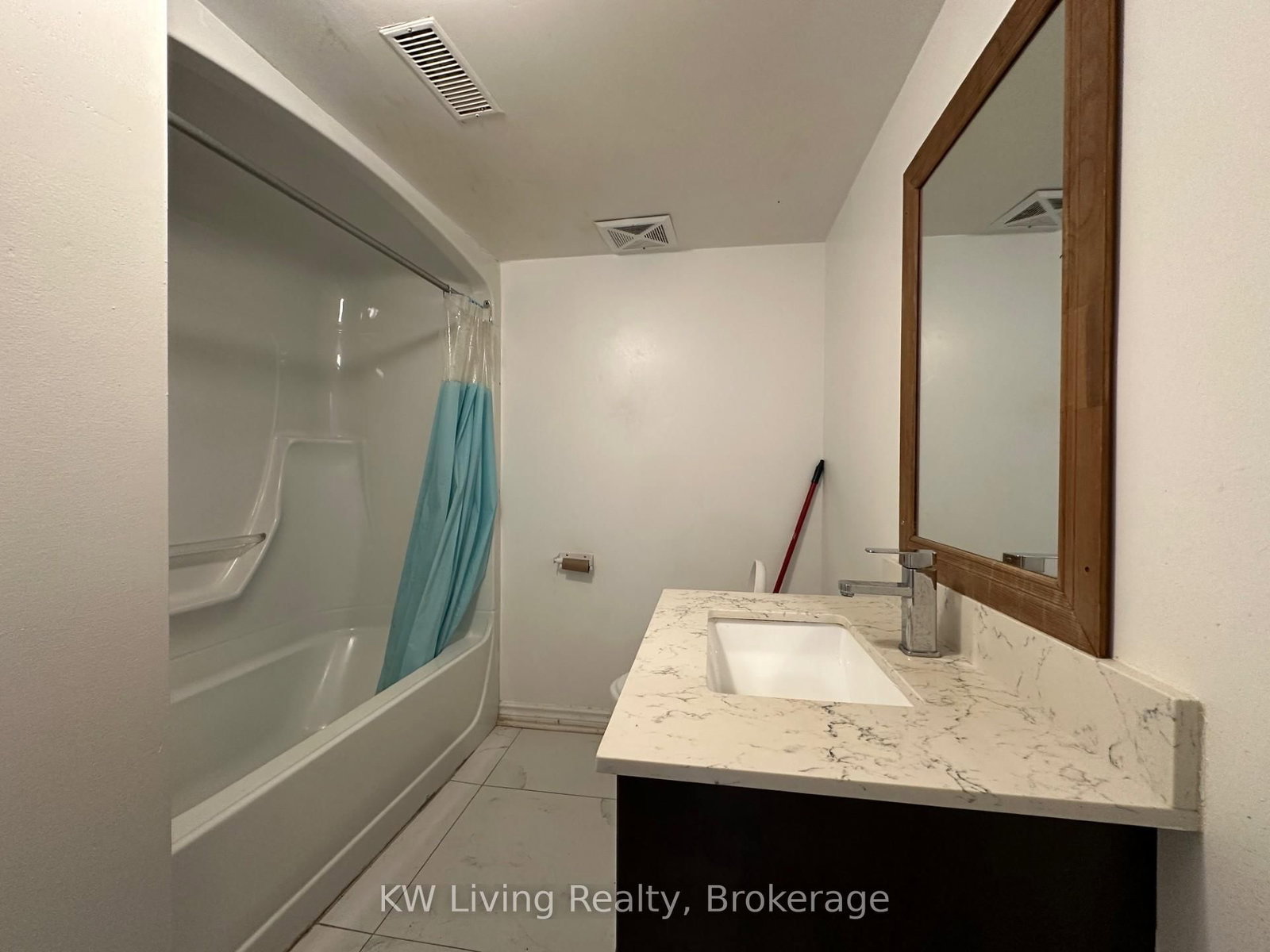 Detached House for sale at 782 Liverpool Road, Pickering, Ontario, L1W 1S1 - Bay Ridges - MLS: E12980172