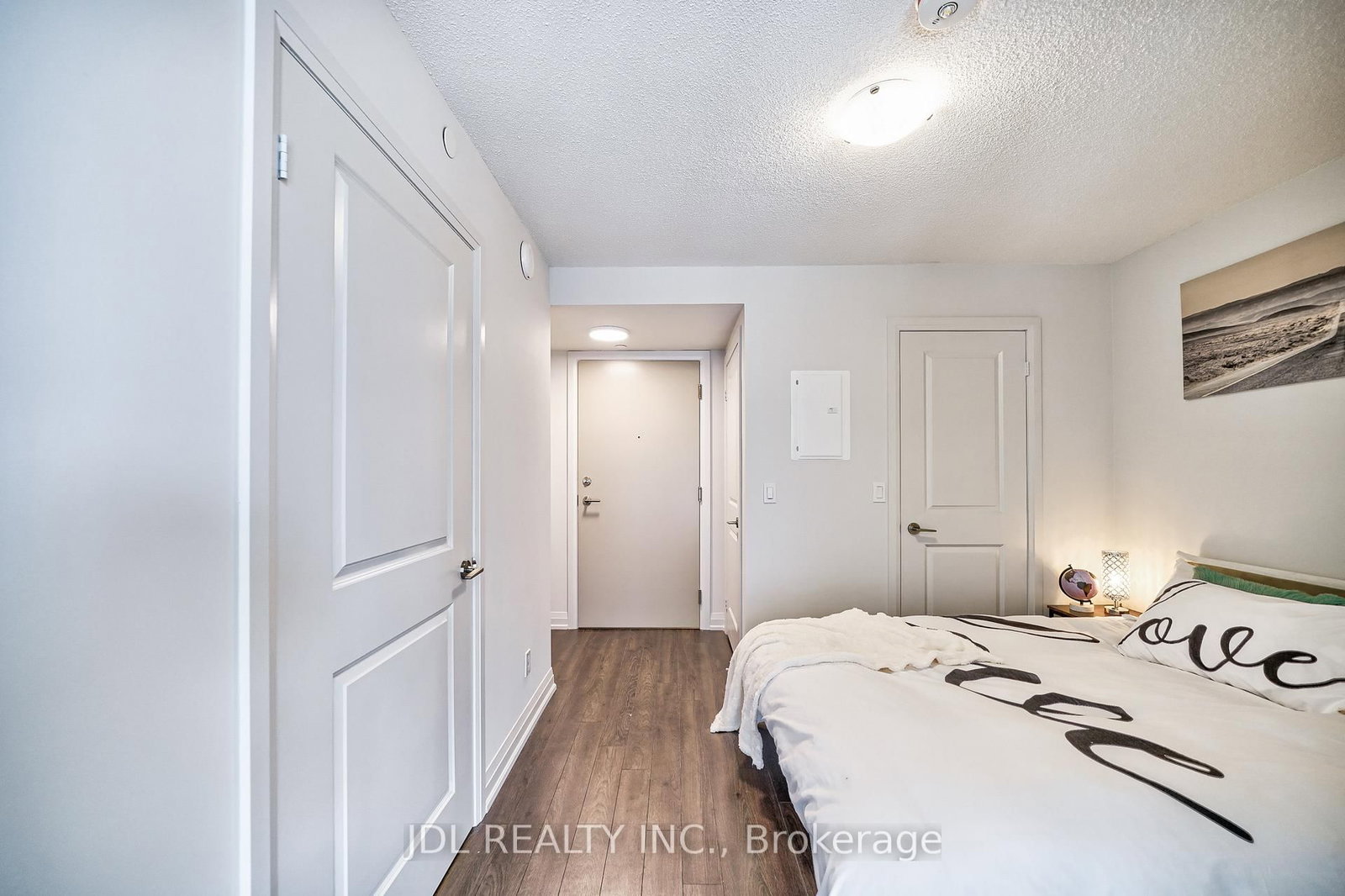 20 Meadowglen Place, Unit 334 - Photo 11