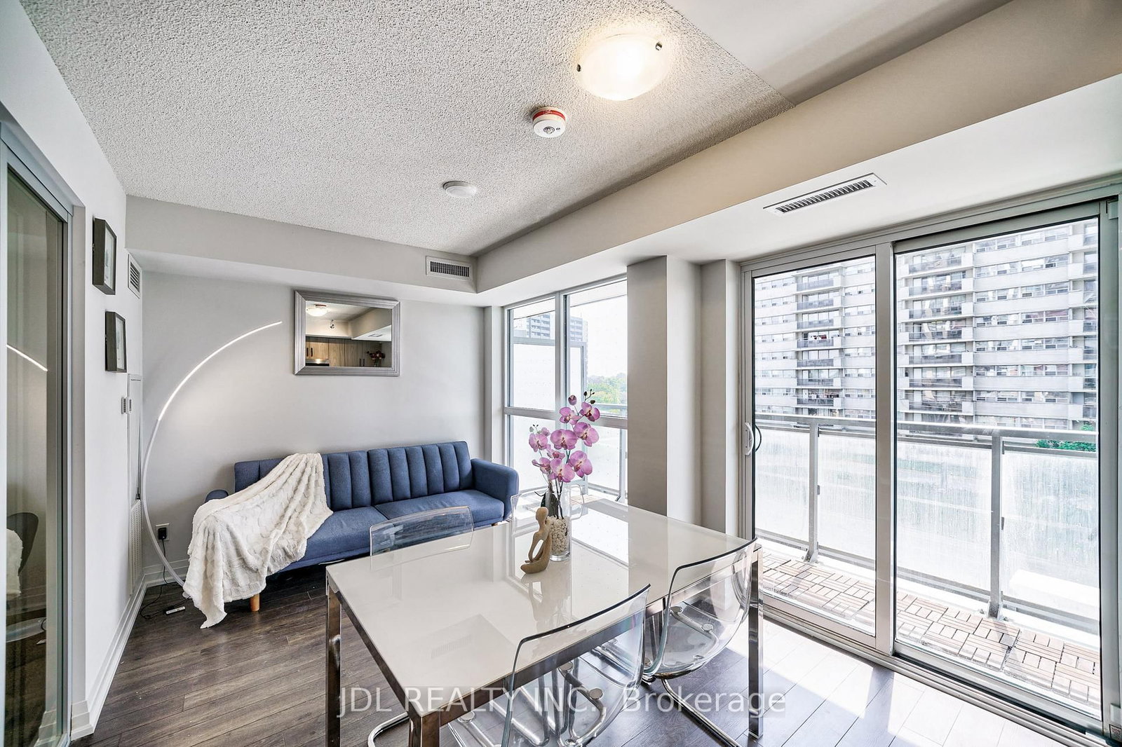 20 Meadowglen Place, Unit 334 - Photo 12