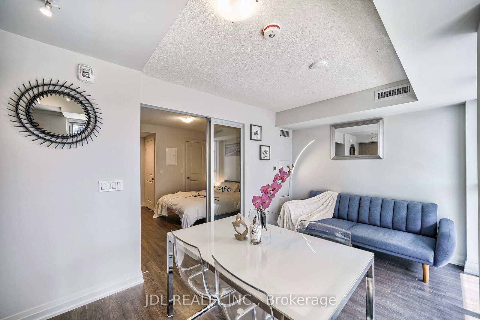 20 Meadowglen Place, Unit 334 - Photo 13