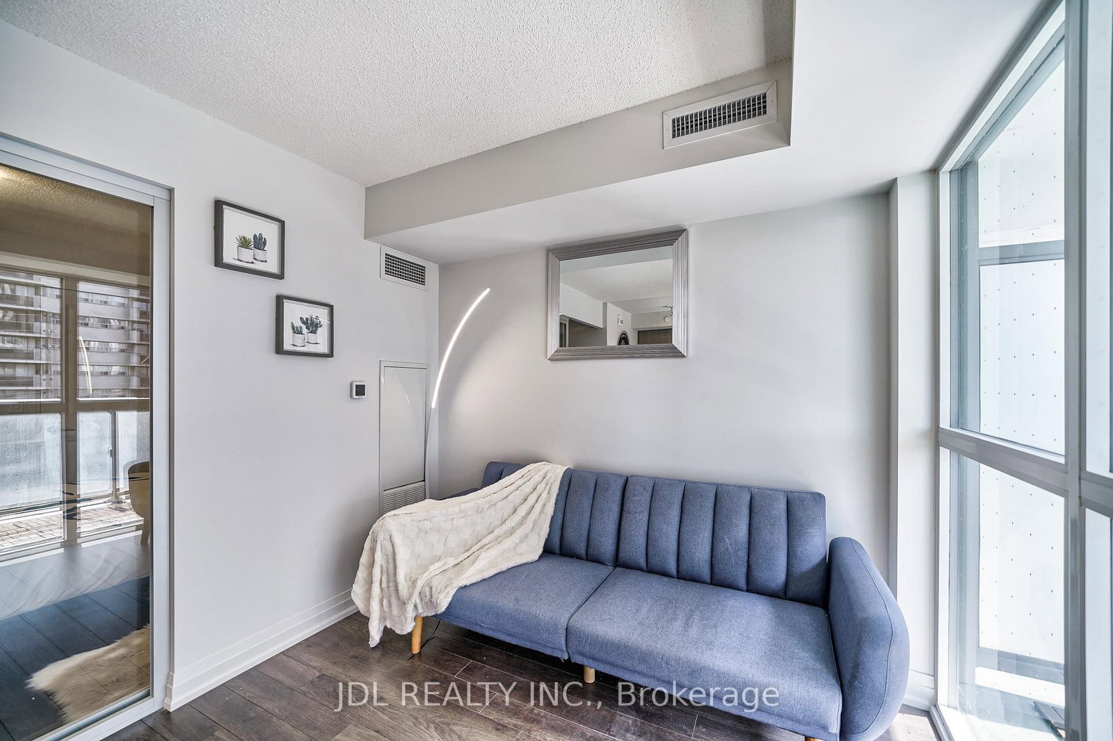 20 Meadowglen Place, Unit 334 - Photo 14