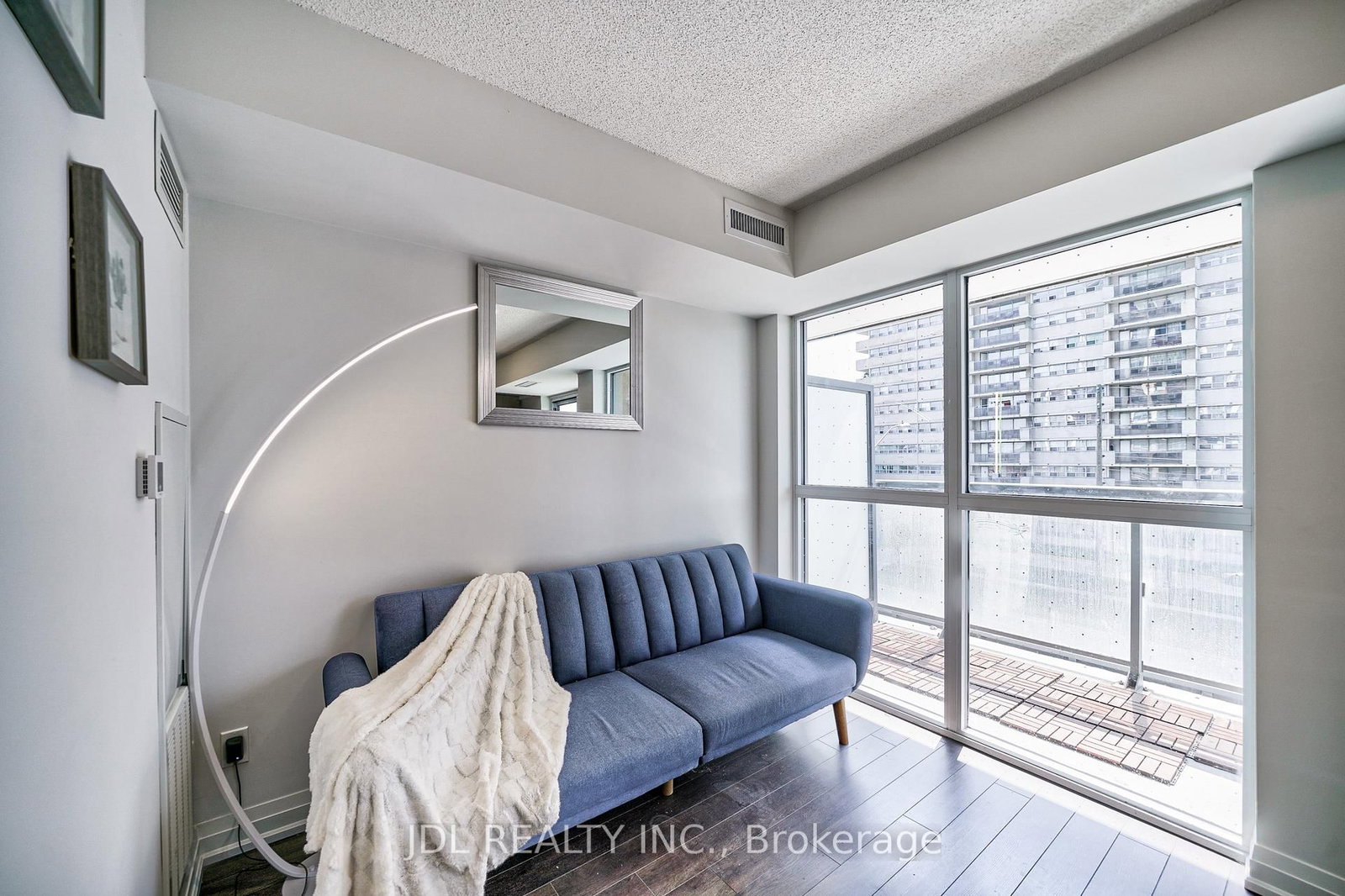 20 Meadowglen Place, Unit 334 - Photo 15