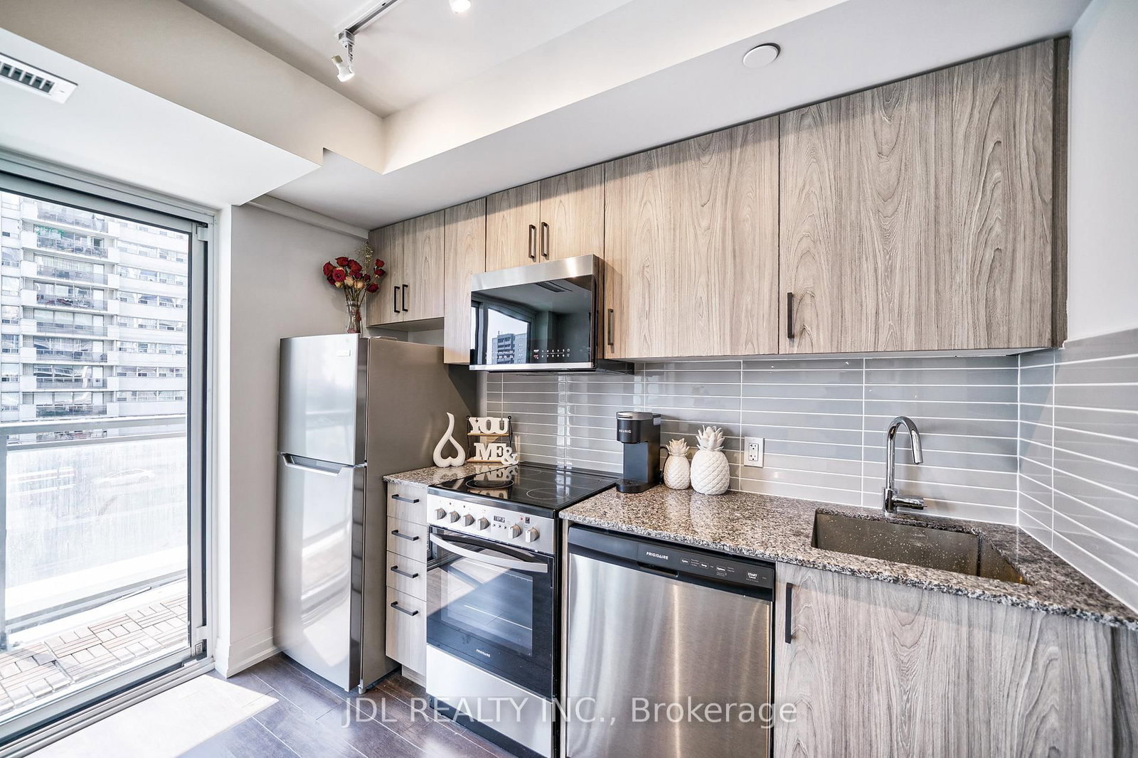 20 Meadowglen Place, Unit 334 - Photo 20