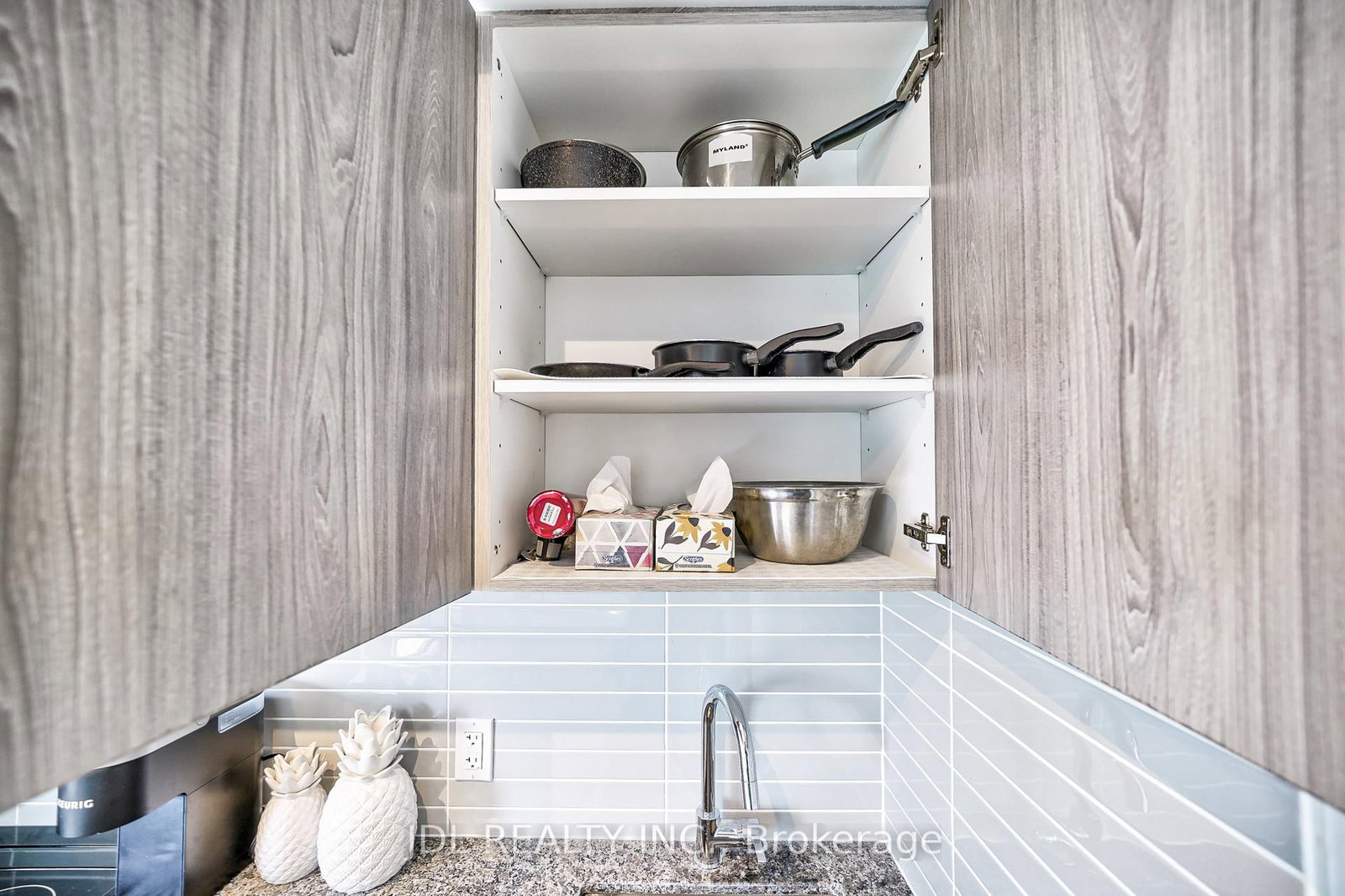 20 Meadowglen Place, Unit 334 - Photo 22