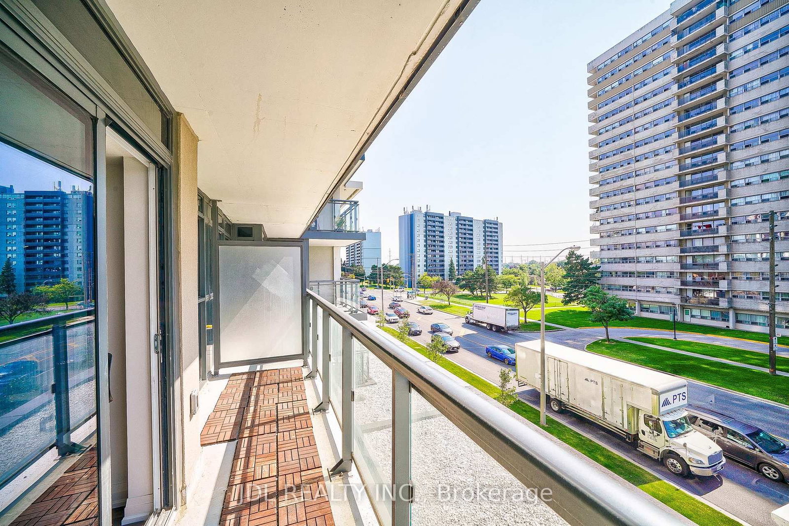 20 Meadowglen Place, Unit 334 - Photo 28