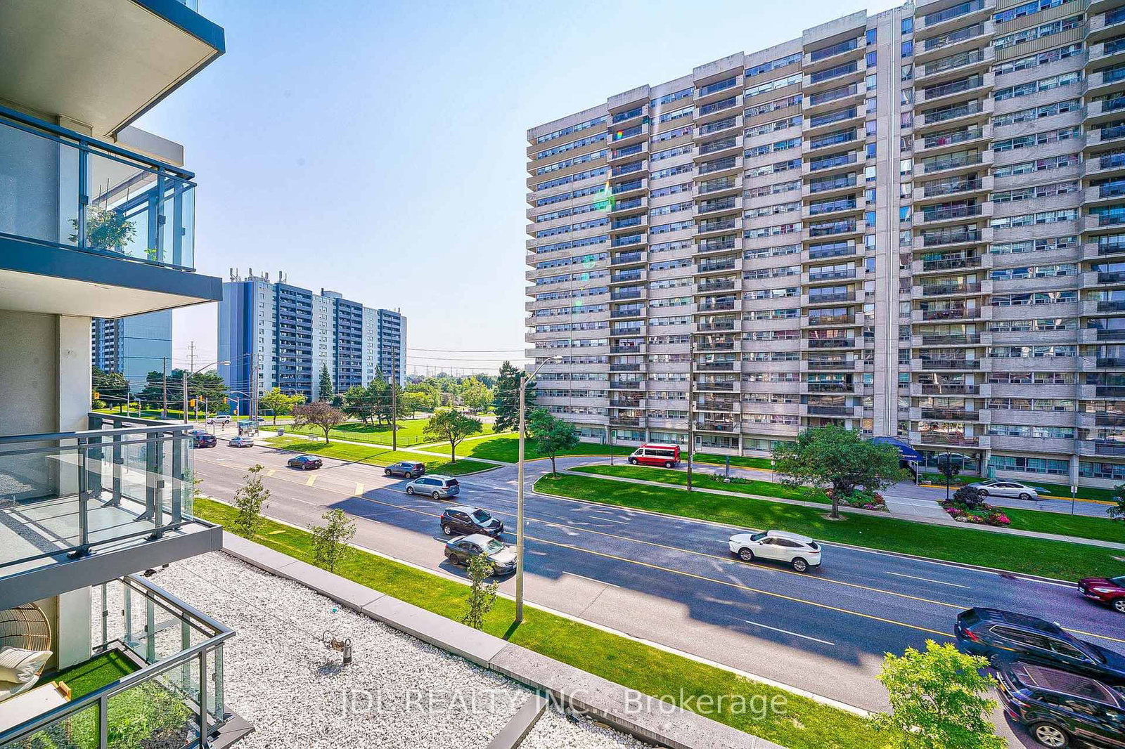 20 Meadowglen Place, Unit 334 - Photo 31