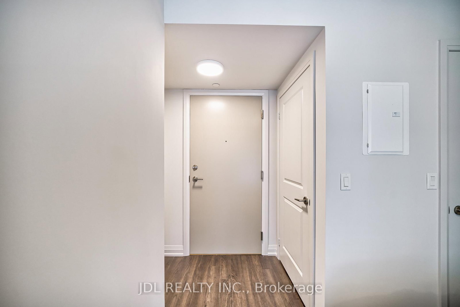 20 Meadowglen Place, Unit 334 - Photo 6