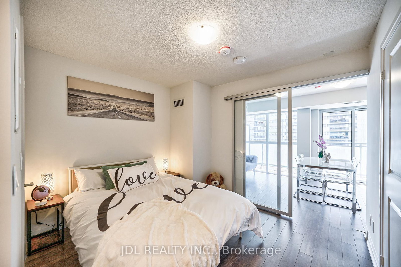 20 Meadowglen Place, Unit 334 - Photo 7