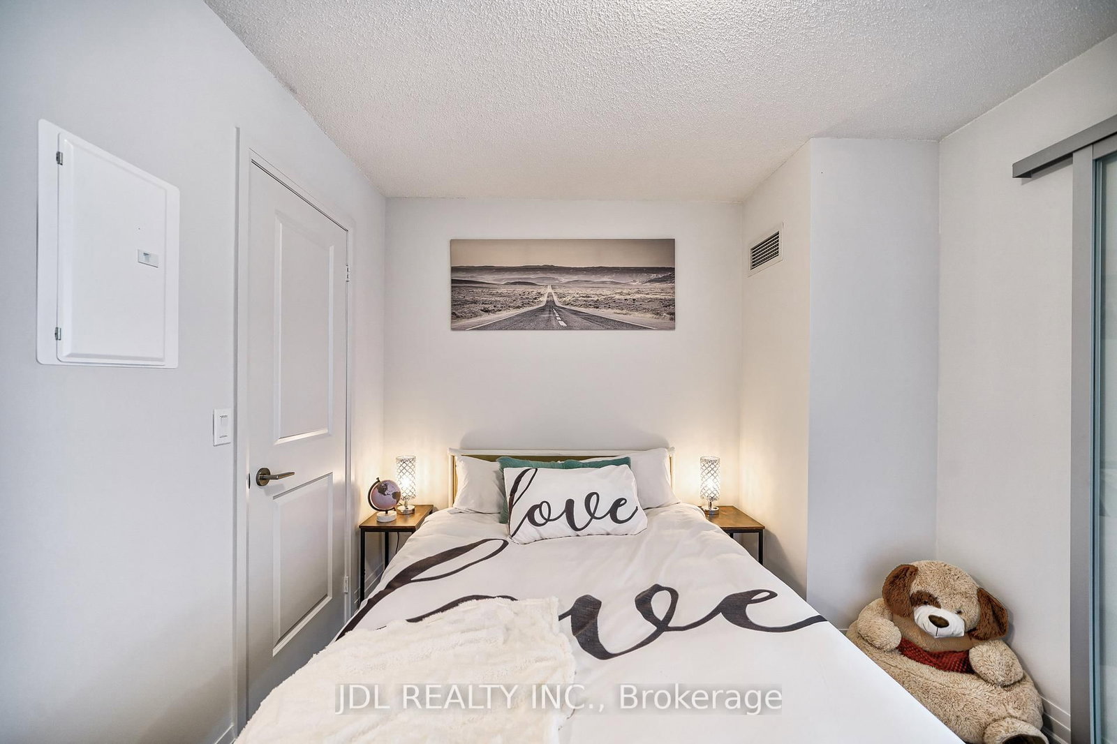 20 Meadowglen Place, Unit 334 - Photo 8