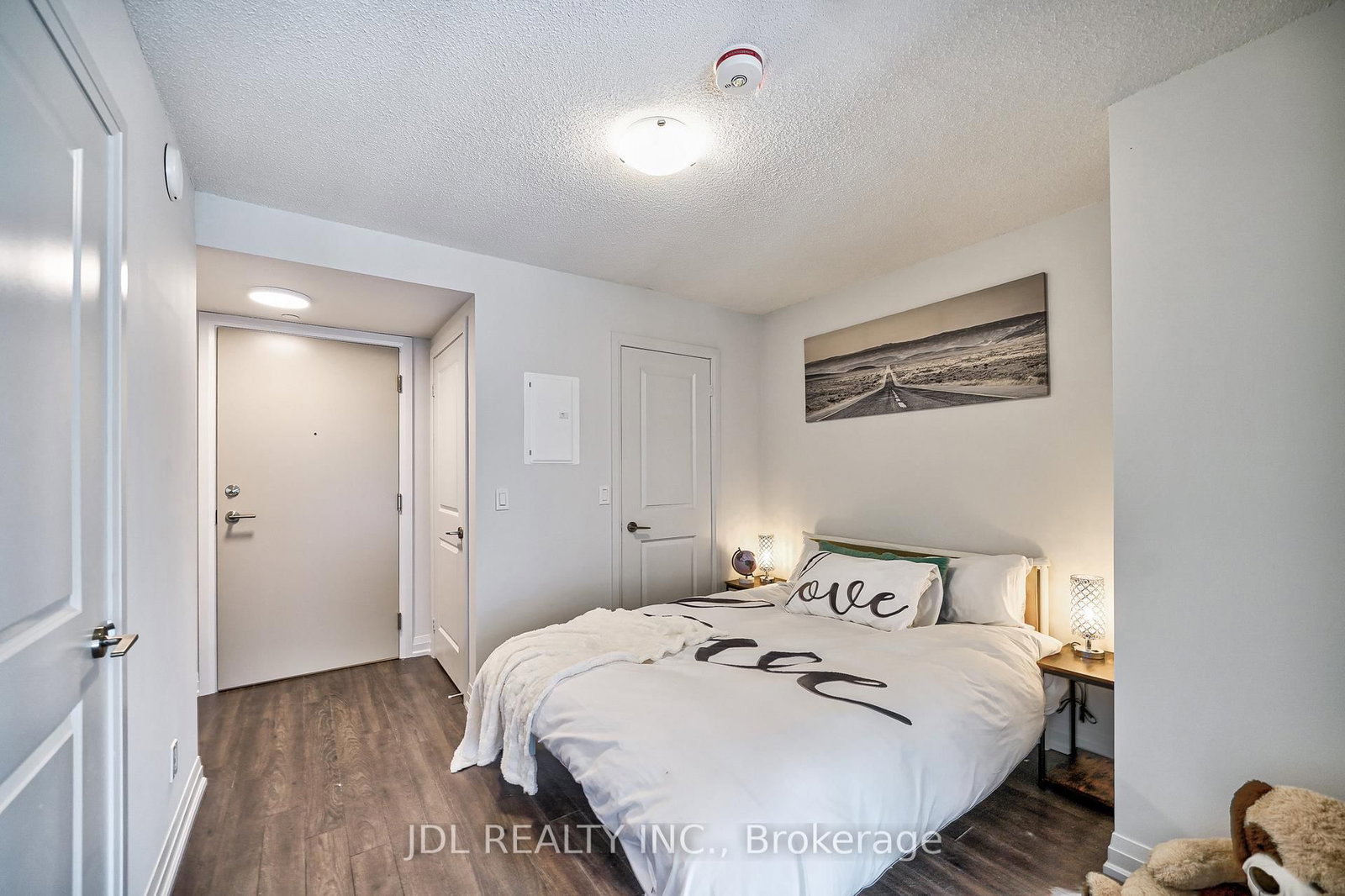 20 Meadowglen Place, Unit 334 - Photo 9