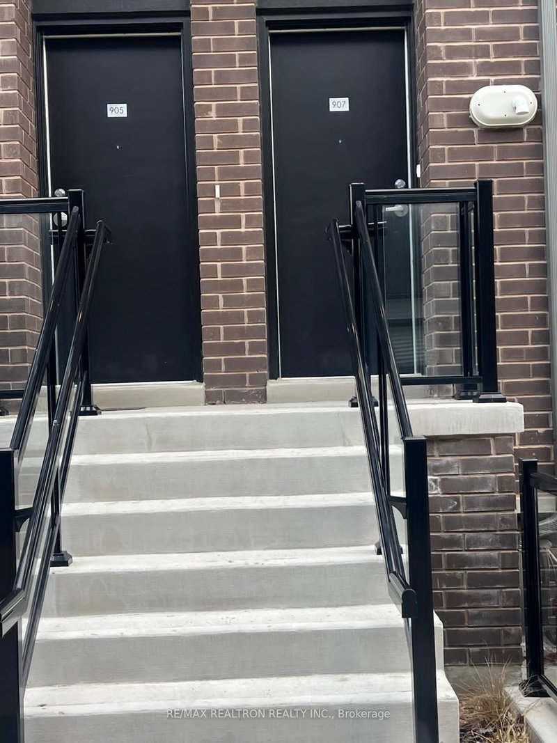 home for lease on 907-1695 DERSAN Street S