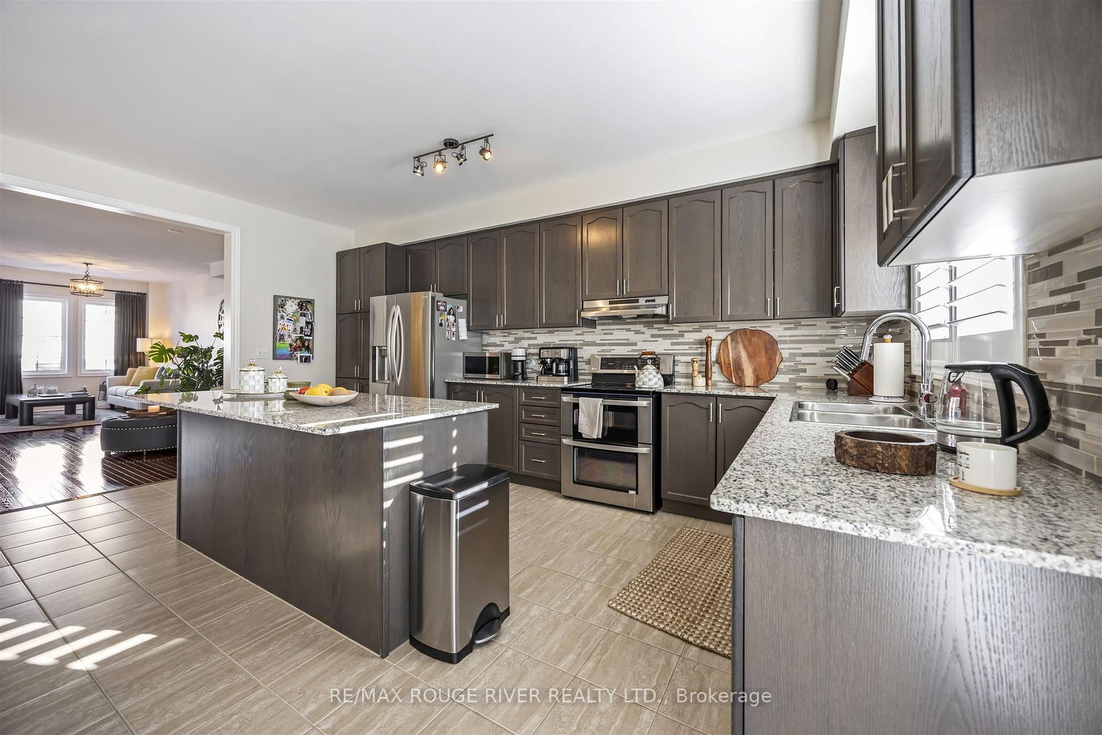 Townhouse for sale at 1721 Carousel Drive, Pickering, Ontario, L1X 0C1 - Duffin Heights - MLS: E12981198