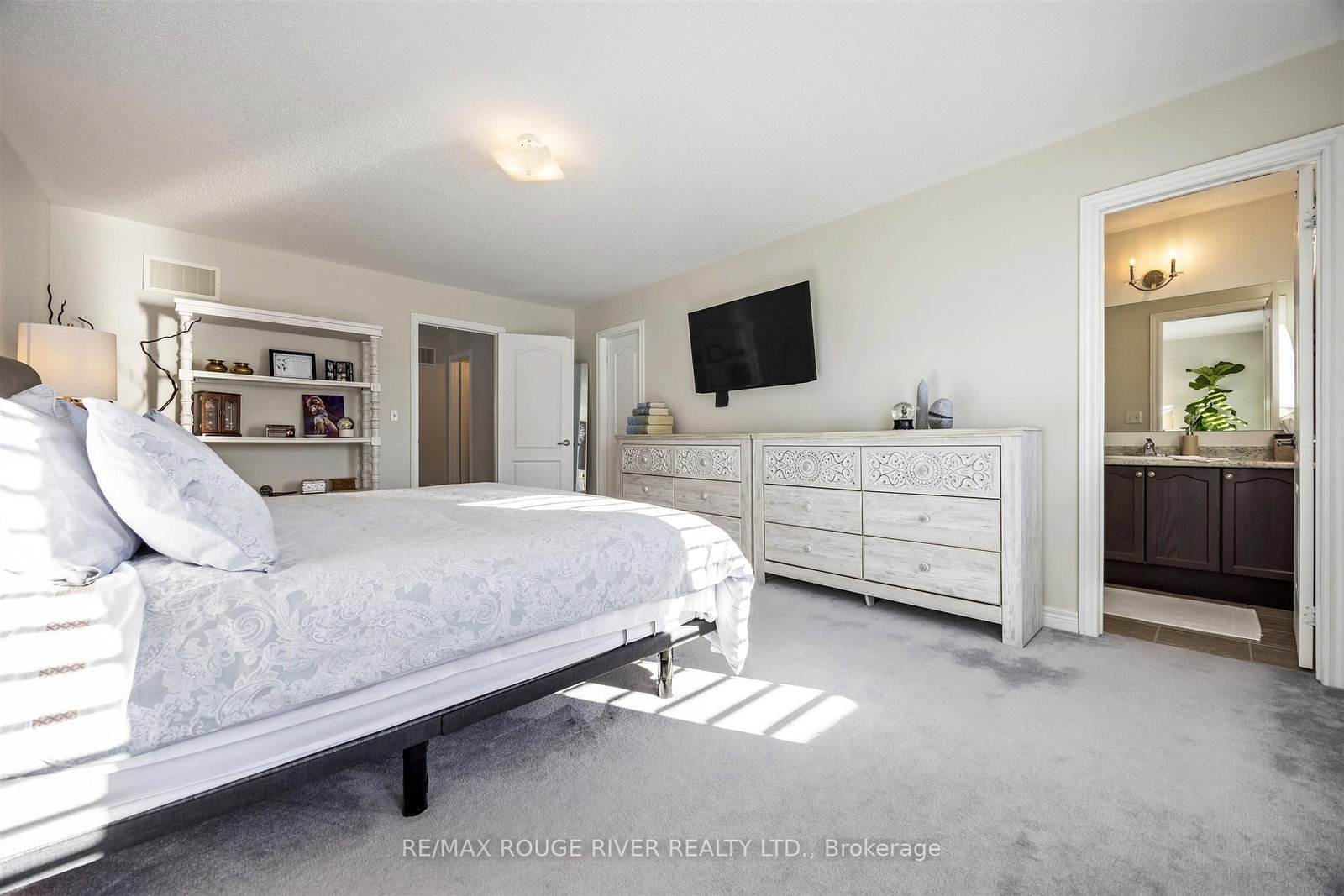 Townhouse for sale at 1721 Carousel Drive, Pickering, Ontario, L1X 0C1 - Duffin Heights - MLS: E12981198