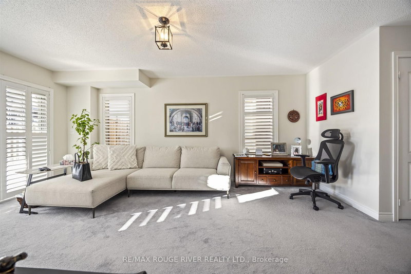 1721 Carousel Dr, Pickering, L1X 0C1 | Image 3