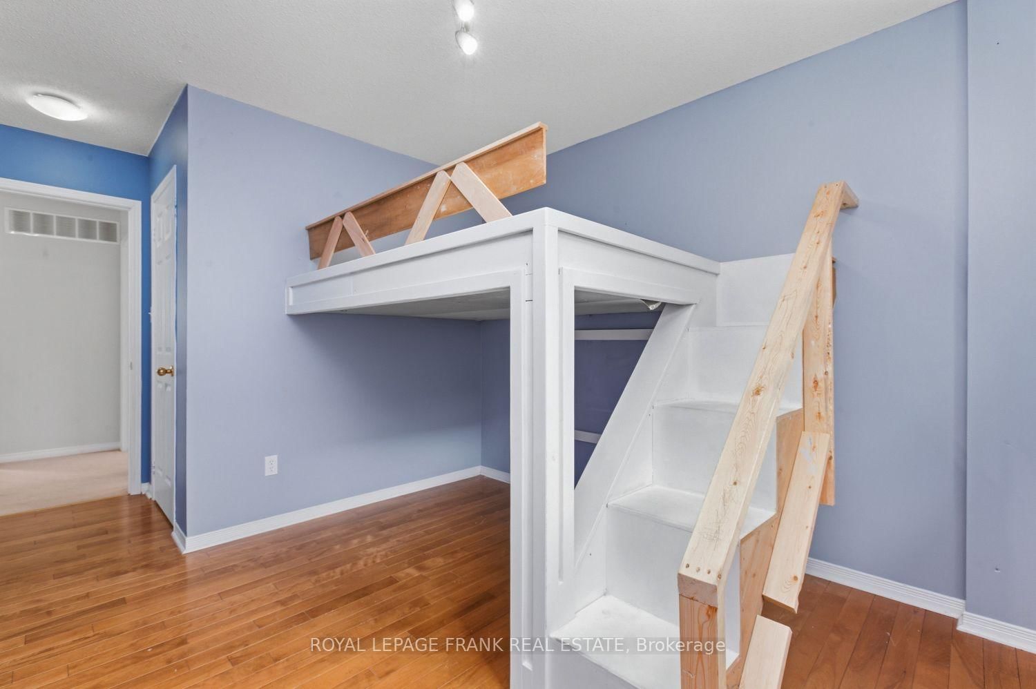 Detached House for sale at 31 Gabrielle Crescent, Whitby, Ontario, L1R 3M6 - Rolling Acres - MLS: E12982190