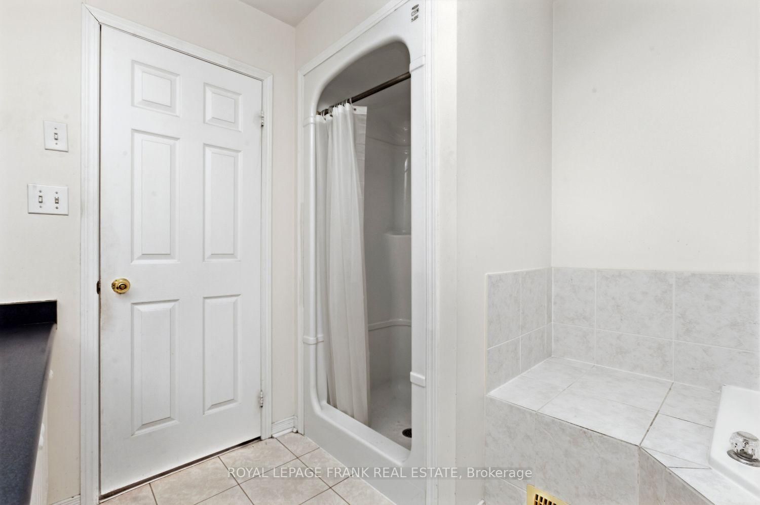 Detached House for sale at 31 Gabrielle Crescent, Whitby, Ontario, L1R 3M6 - Rolling Acres - MLS: E12982190