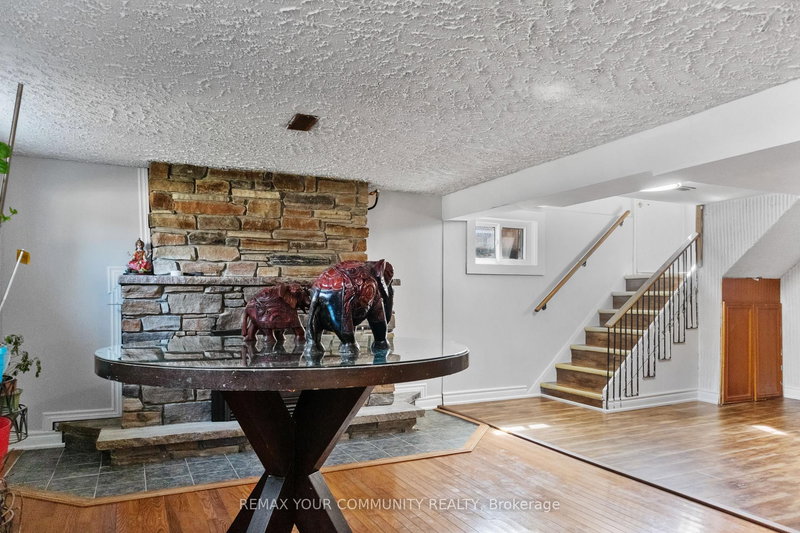 Lower - 2 Emmeline Cres, Toronto, M1S 1L2 | Image 2