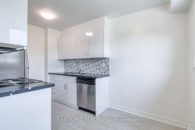 15 - 2830 Midland Avenue