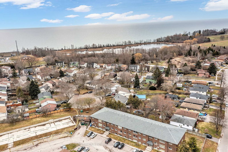 318 Rondeau Crt, Oshawa, L1J 6N4 | Image 3