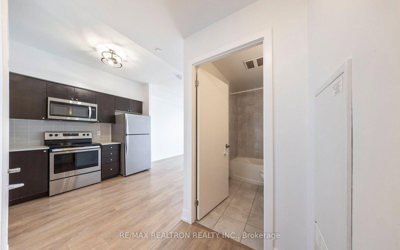 2201 - 1255 Bayly St, Pickering, L1W 1L7 | Image 2