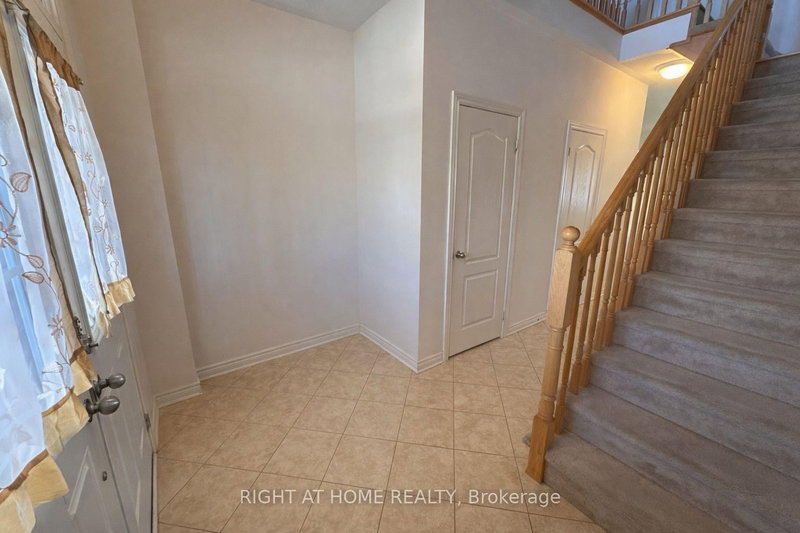 2444 Secreto Dr, Oshawa, L1H 7K4 | Image 2