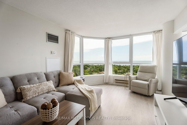 1707 - 3233 Eglinton Avenue E