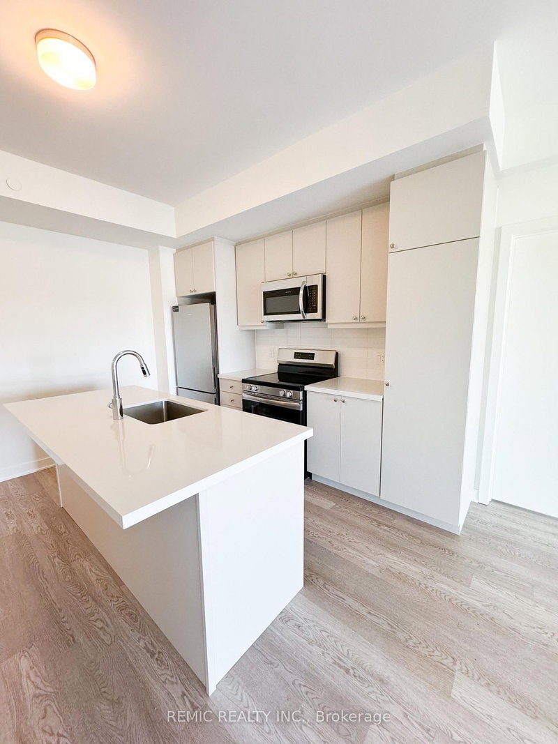 home for lease on 710-51 Clarington Blvd null