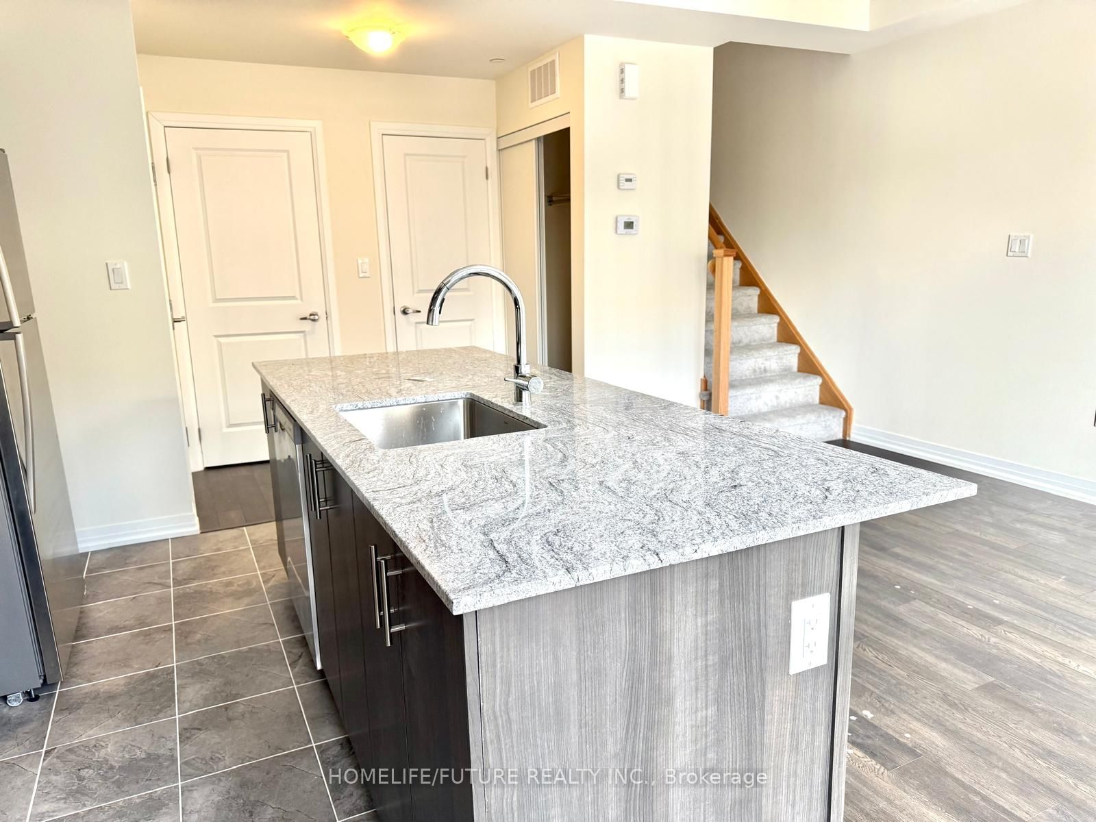 35 Priya Lane, Unit 16 - Photo 2