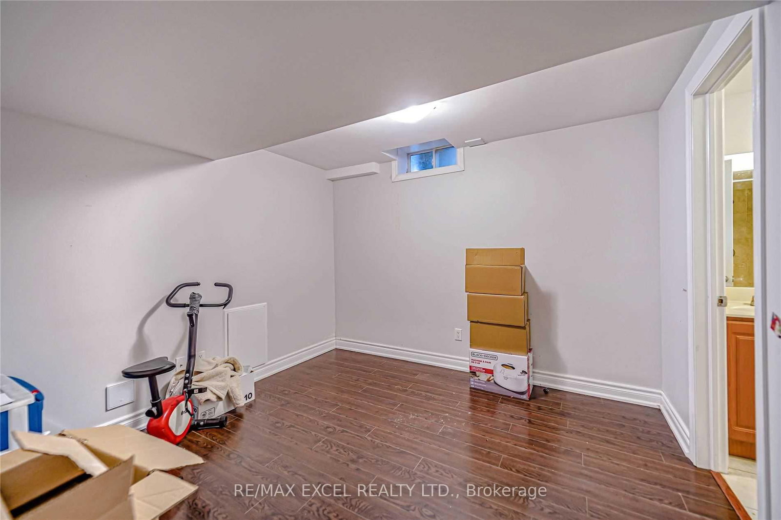 47 Whiteleaf Crescent, Unit Bsmt - Photo 8