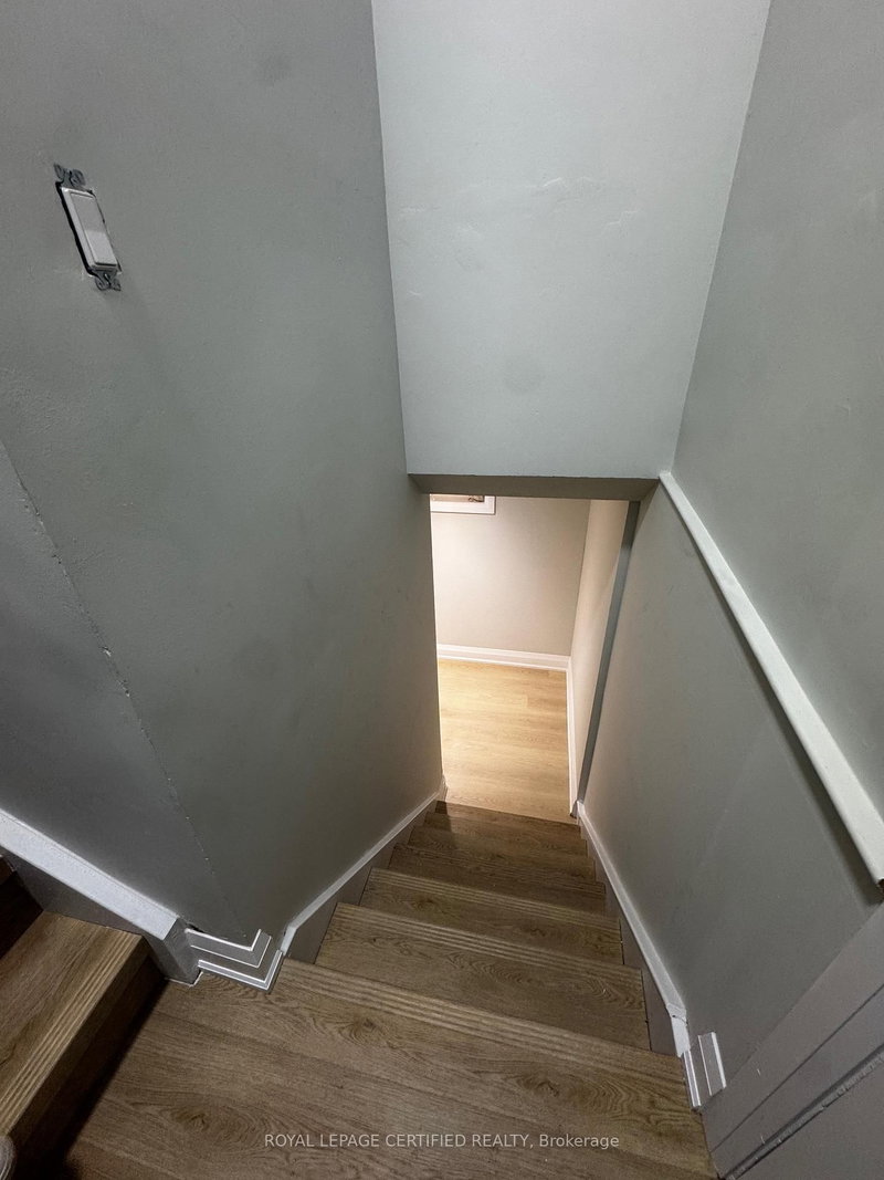 Studio - 16 Almond Ave, Whitby, L1P 1K5 | Image 2