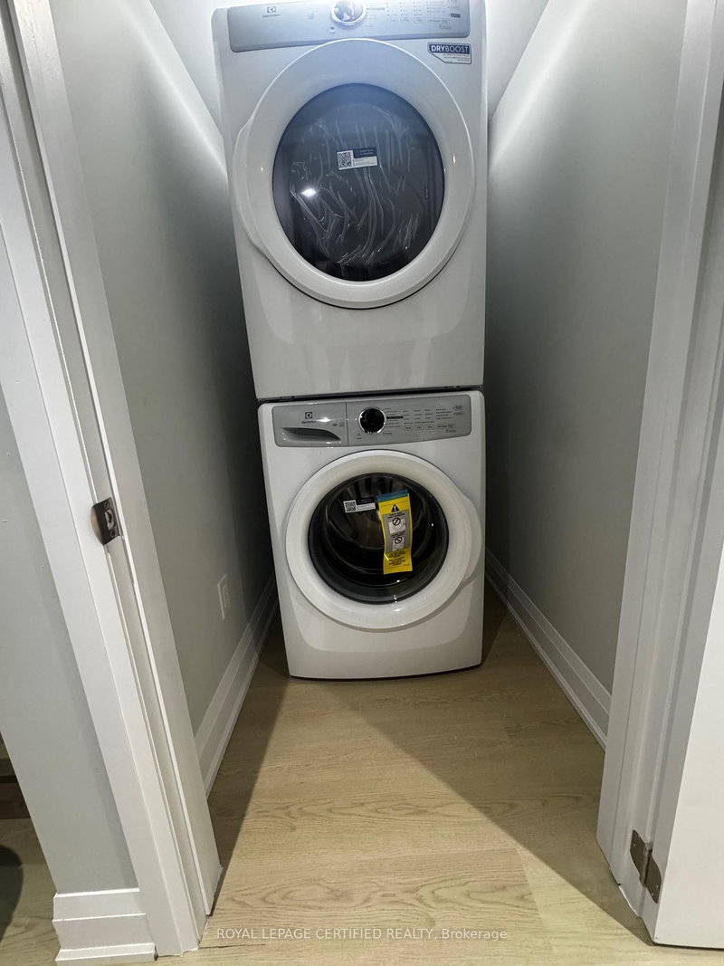 Studio - 16 Almond Ave, Whitby, L1P 1K5 | Image 3