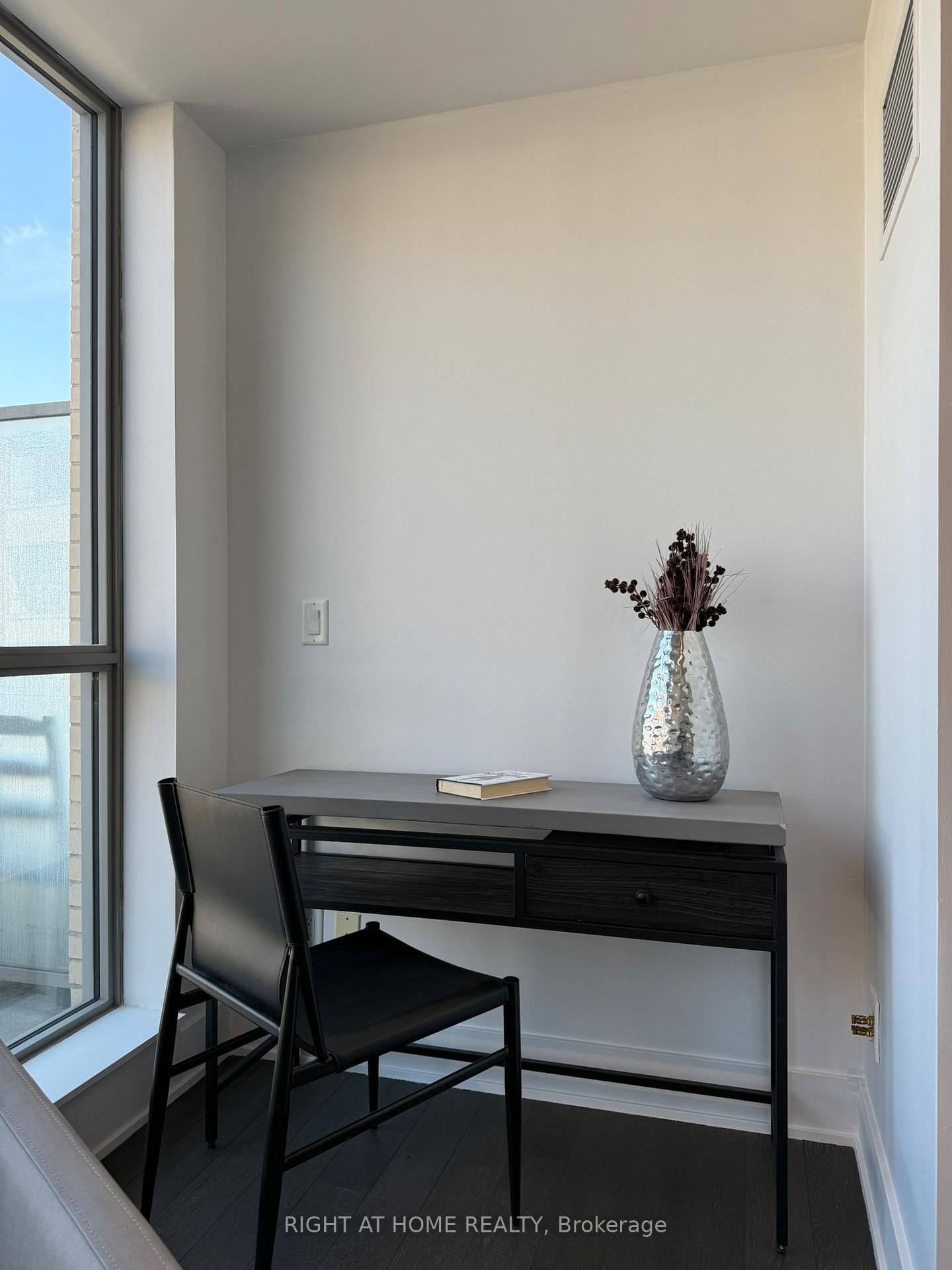 630 E Queen Street • #407 • Toronto, ON photo 17