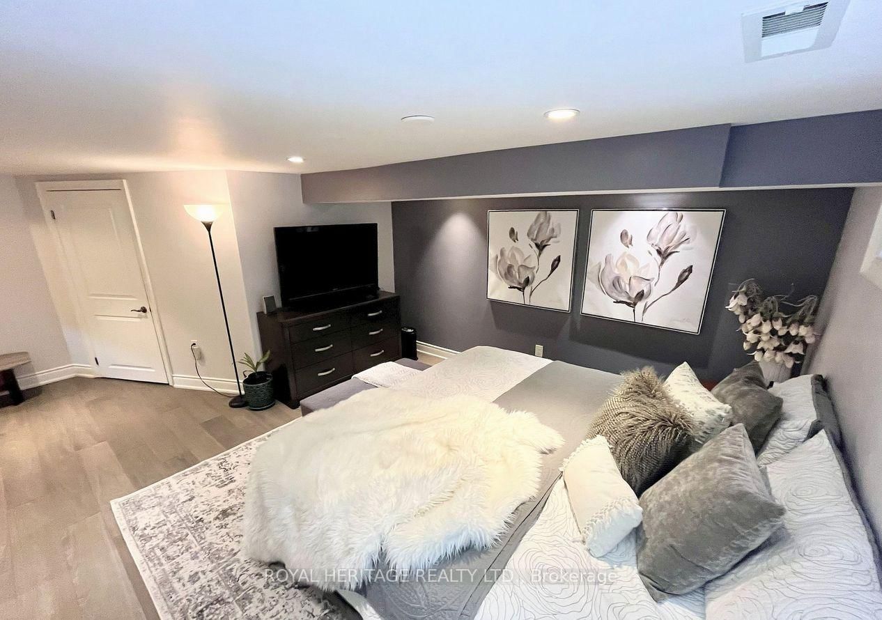 Detached House for sale at 1398 Fordon Avenue, Pickering, Ontario, L1W 1J9 - Bay Ridges - MLS: E12985112