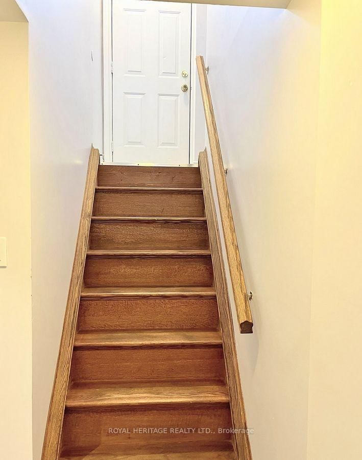 Detached House for sale at 1398 Fordon Avenue, Pickering, Ontario, L1W 1J9 - Bay Ridges - MLS: E12985112